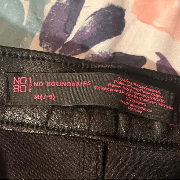 ⭐️Black leather/leggings⭐️ - Picture 4 of 5